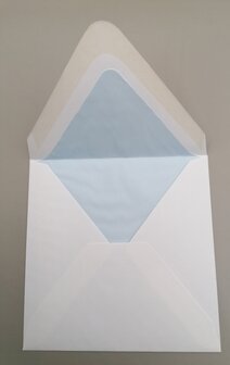 Envelop 14 x 14 cm Gebroken wit met blauwe  binnenvoering