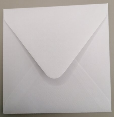 witte-envelop-roze-binnenkant