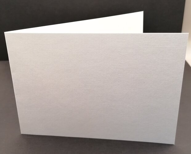 Dubbele kaart liggend 10 x 30 cm gebroken wit (linnen structuur) per 25 stuks