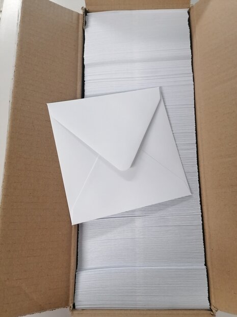 Doos vol met Witte Enveloppen  14 x 14 cm 