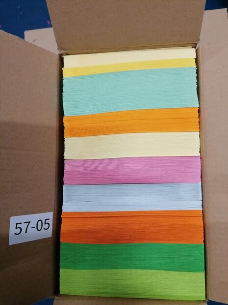 Doos vol met Enveloppen  19 x 19 cm 