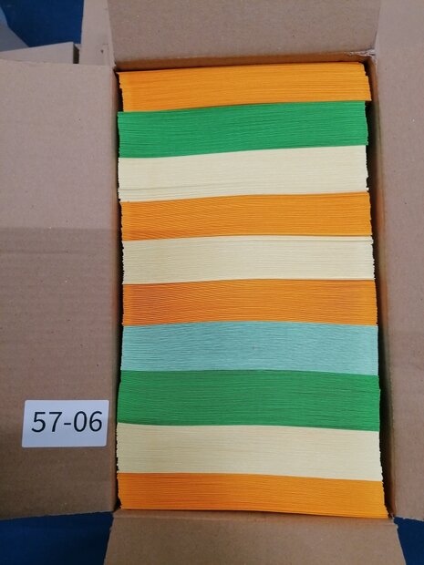 Doos vol met Enveloppen  19 x 19 cm 