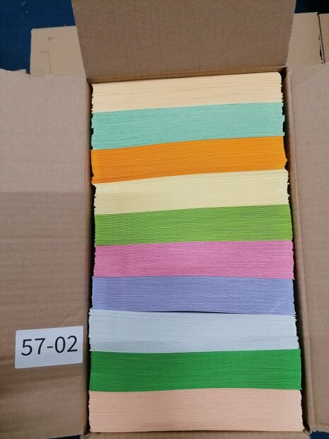 Doos vol met Enveloppen  19 x 19 cm 