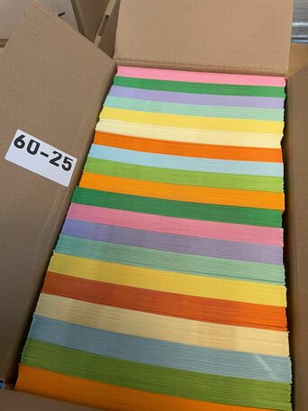 Doos vol met Enveloppen  19 x 19 cm