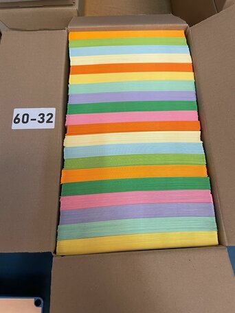 Doos vol met Enveloppen  19 x 19 cm
