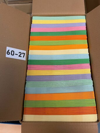 Doos vol met Enveloppen  19 x 19 cm