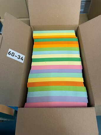 Doos vol met Enveloppen  19 x 19 cm